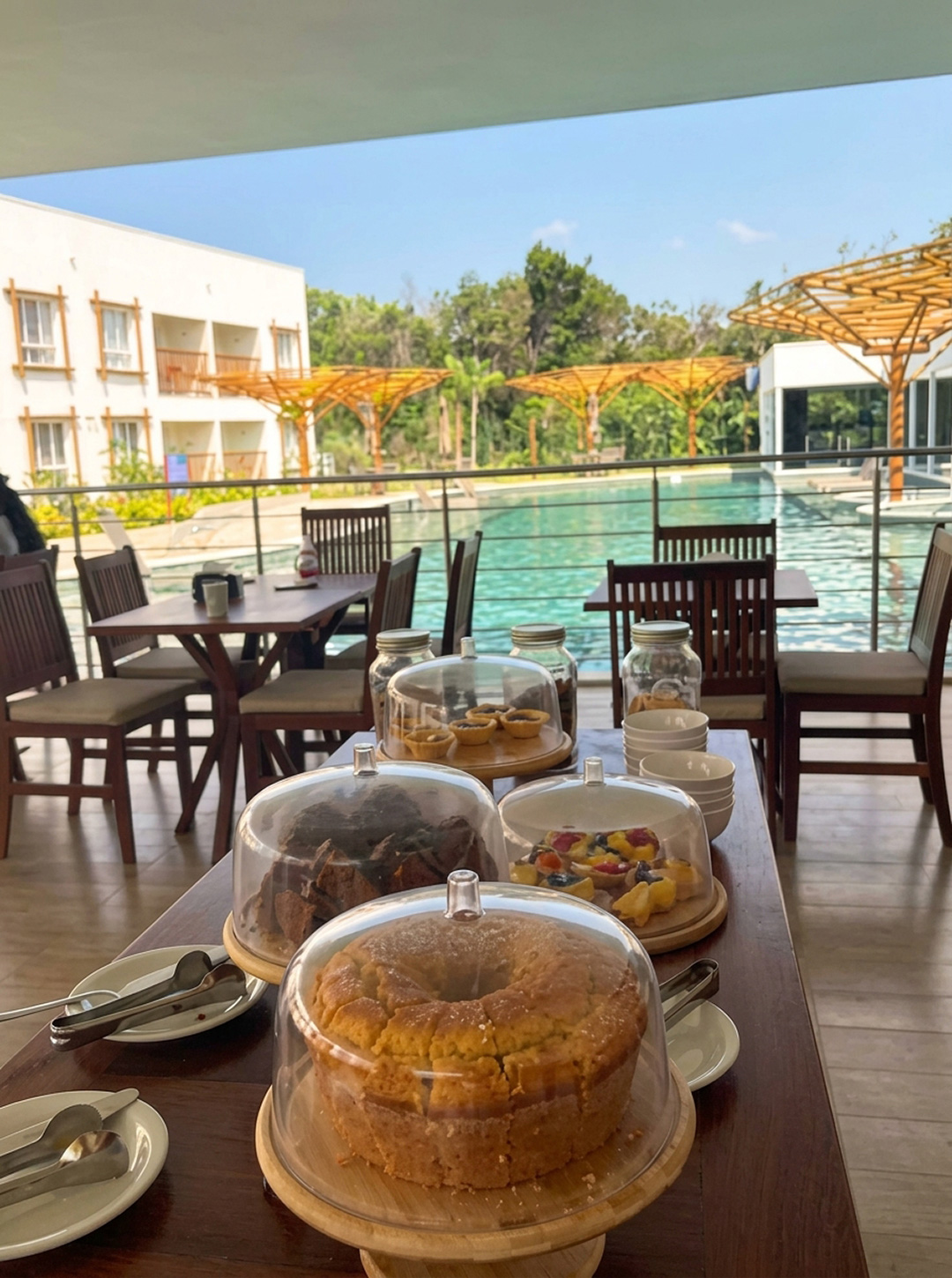 Hotel_breakfast_table_photograph_202608191312